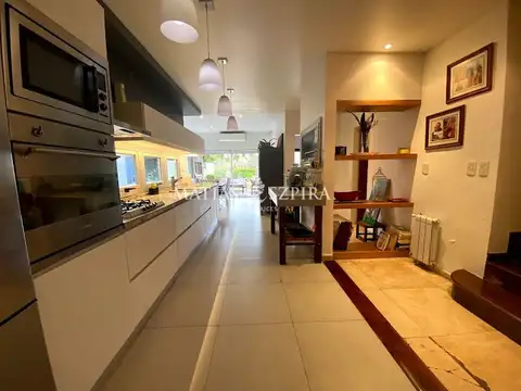 Casa 5 ambientes con 3 baños