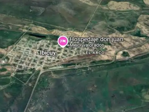 Mercedes Lacroze e/ Quinquela Martín y Gabriela Mistral