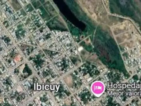 Mercedes Lacroze e/ Quinquela Martín y Gabriela Mistral