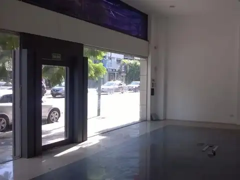 Oficina en Venta con 8 cocheras