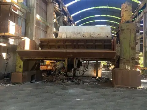 Galpon en Venta 76  mts Frente