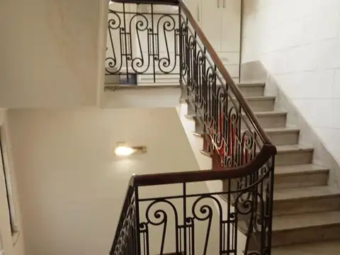 Oficina 5 ambientes con 2 baños