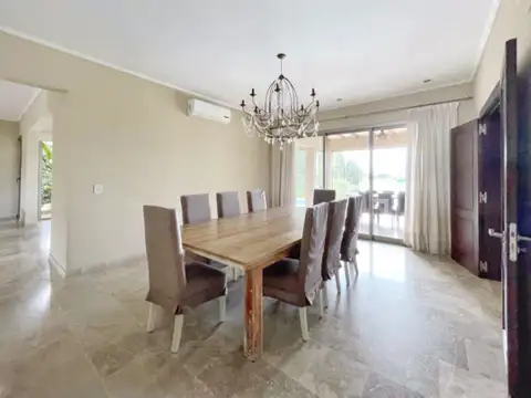Casa 7 ambientes con 4 baños