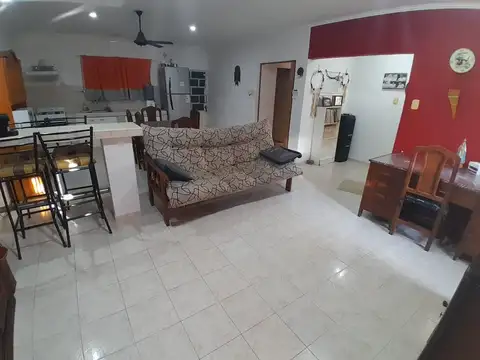 Casa 5 ambientes con 2 baños