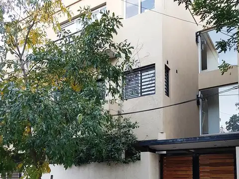 Francia al 400 entre Haedo y Gral Paz