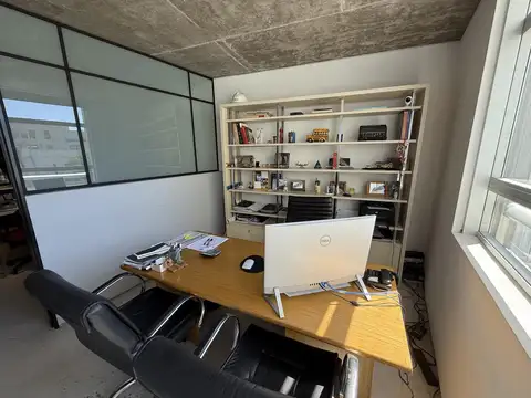 Jorge Newberry al 3400