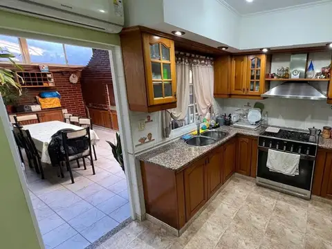 VENTA CASA Y GALPON CON COCHERA - CIUDADELA