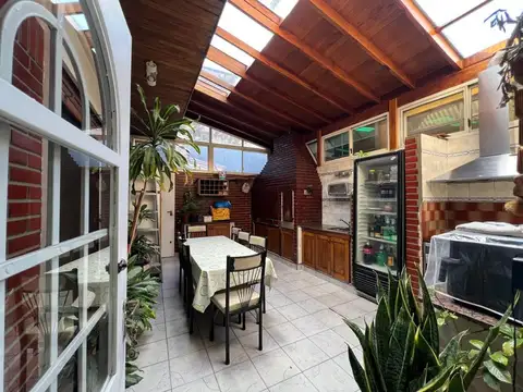 VENTA CASA Y GALPON CON COCHERA - CIUDADELA