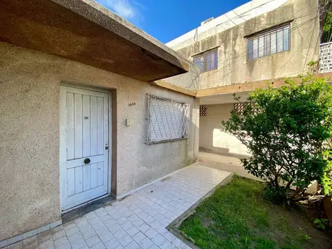 CASA EN VENTA A RECICLAR EN ZONA SUR
