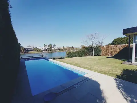 Casa 6 ambientes con 3 baños