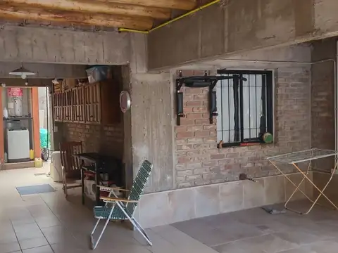 COMPLEJO DE 5 DEPTOS INMEJORABLE UBICACIÓN