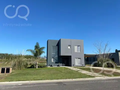 Casa 5 ambientes con 3 baños