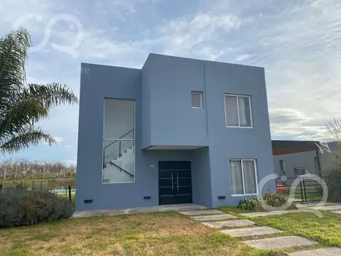 VENTA Casa en Área 10 - San Sebastián APTO CRÉDITO (ESCRITURABLE)