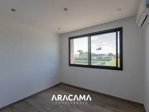 Casa 5 ambientes con 7 baños