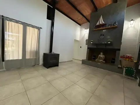 Casa en Venta con 3 cocheras