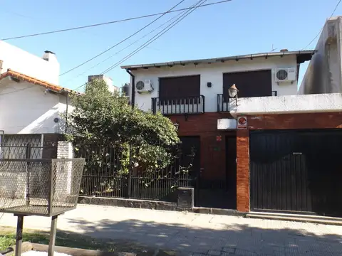 OPORTUNIDAD   NUEVO VALOR, PLENO HURLINGHAM Casa a 50 mts de la plaza de Hurlingham