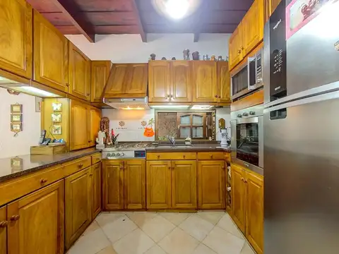 Casa en Venta con 3 cocheras