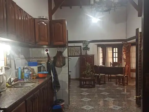 Casa 5 ambientes con 2 baños