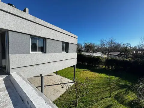 Venta casa en funes de cuatro dormitorios con galeria y parrillero. Funes, Santa Fe