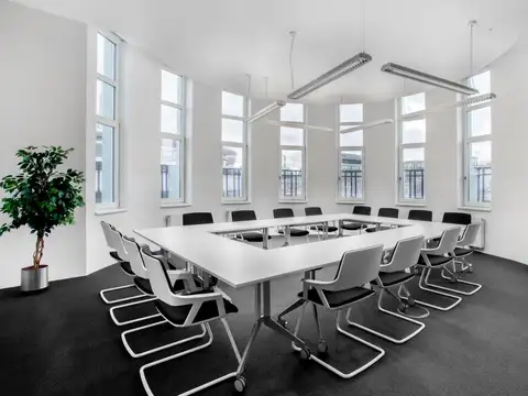 Alquiler de oficinas corporativas de espacio abierto para 10 personas en Montevideo, Carrasco Valley