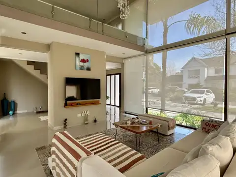 Casa 5 ambientes con 3 baños