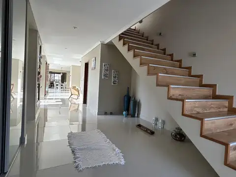 Club de campo Abril.  Barrio  Los Robles