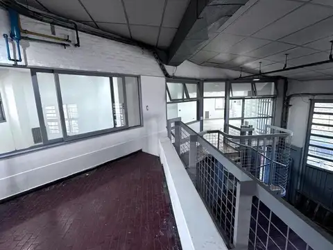 Galpón depósito con oficinas y cocheras