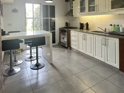 Casa en Venta en Gonnet [Cod: 0058]