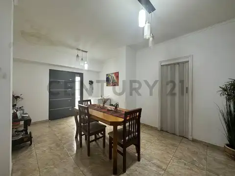 Casa 7 ambientes con 3 baños