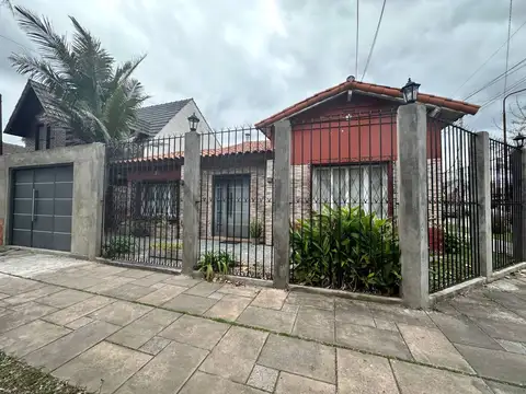 CASA EN VENTA 6 AMBIENTES  ITUZAINGO NORTE  ACEPTA PERMUTA