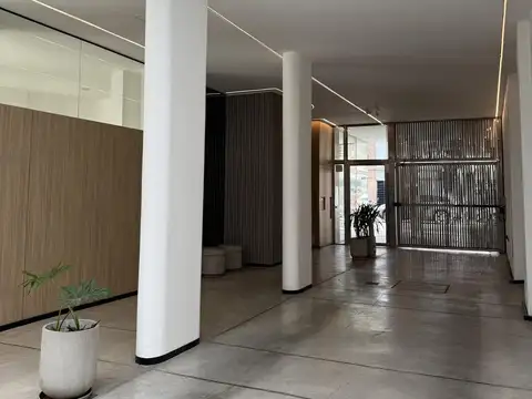 Venta/Financiacion Local Comercial Vidriado A Estrenar Opcional Cochera. Centro