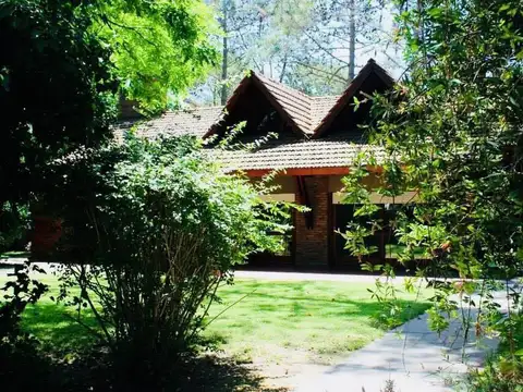 Casa en Venta con 2 cocheras