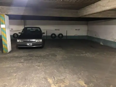 Cochera en el centro.