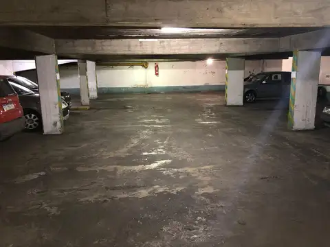 Cochera en el centro.