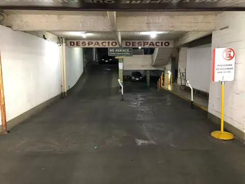 Cochera en el centro.