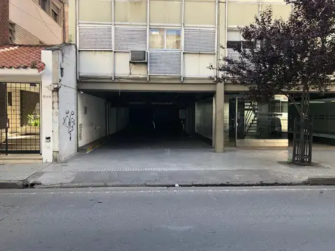 Cochera en el centro.