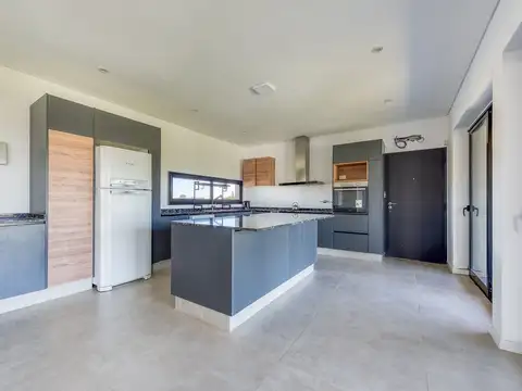 Casa 6 ambientes con 3 baños