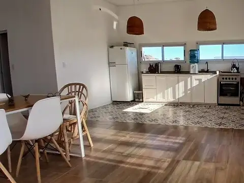 Casa 4 ambientes con 1 baño