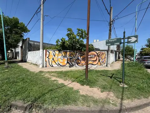 Calle Hipólito Irigoyen 2400