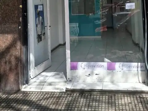 Local comercial en pleno barrio de Flores