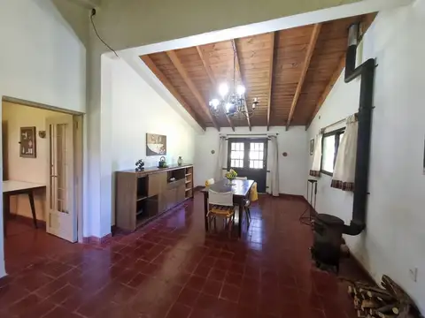 Casa 4 ambientes con 2 baños