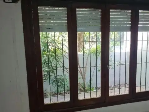 Casa en Alquiler con 1 cochera