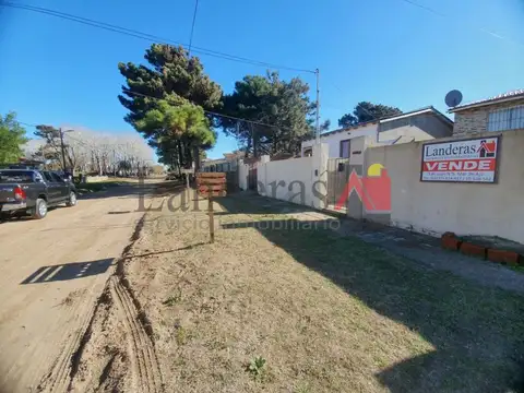 VENTA EN BLOCK - Casa 4 amb. y Casa 3 amb. sobre lote propio - Tres cuadras del mar