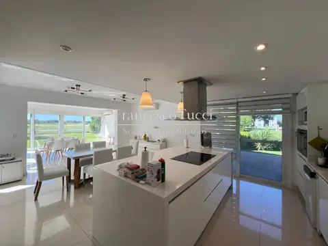 Casa en Venta en El Nacional Club De Campo, USD 470.000