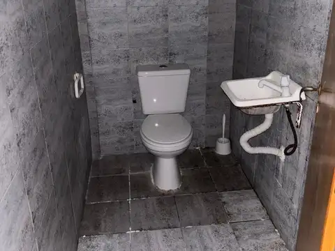 Local en Venta en Isidro Casanova, USD 115.000