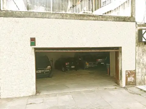 DEPARTAMENTO 2 AMBIENTES CON COCHERA. SAN MARTIN 981 AVELLANEDA.