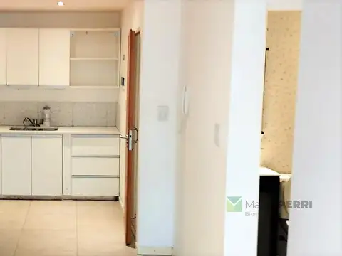 Departamento en Alquiler un dormitorio con cochera cubierta.