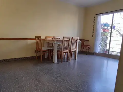 Departamento 3 ambientes (por escalera)  en venta  -Zona Boedo-