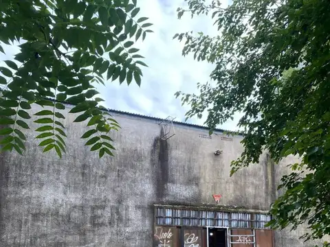 Galpon en Venta 44  mts Fondo