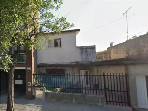 LOTE CON DEMOLICION A MTS DE PLAZA BANFF